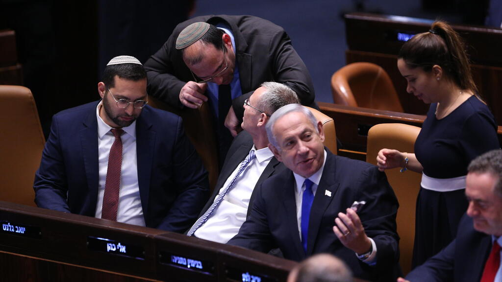 נתניהו, לוין ורוטמן (צילום: אלכס קולומויסקי) בנימין נתניהו