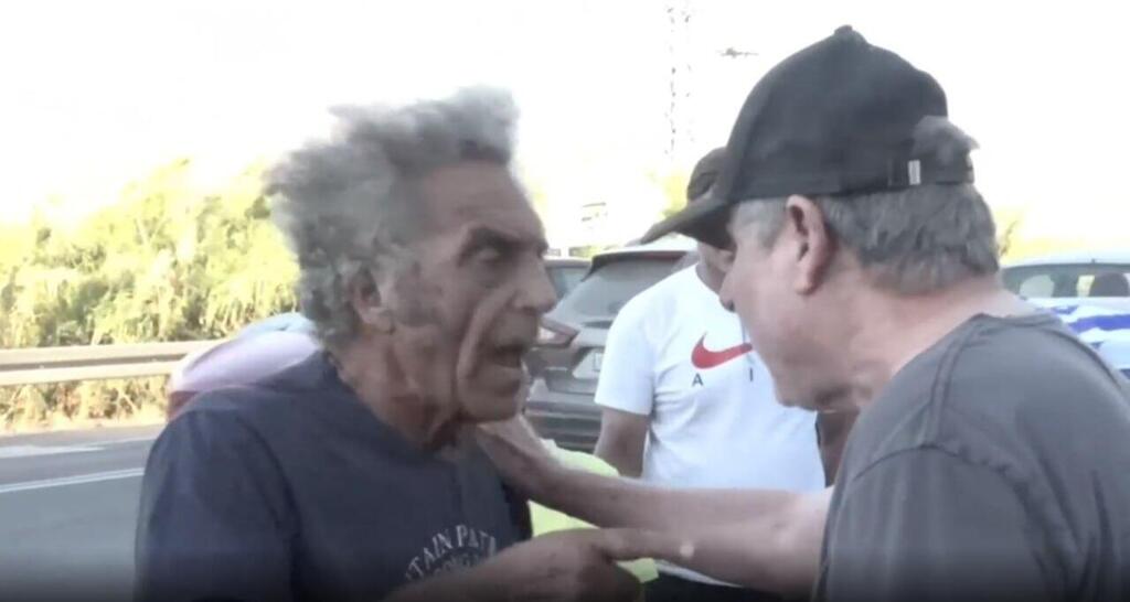 תושבי קריית שמונה יצאו ל"מבצע נקם" וחסמו את שערי הכניסה והיציאה מקיבוץ עמיר במחאה על חסימת הכבישים ביום השיבוש