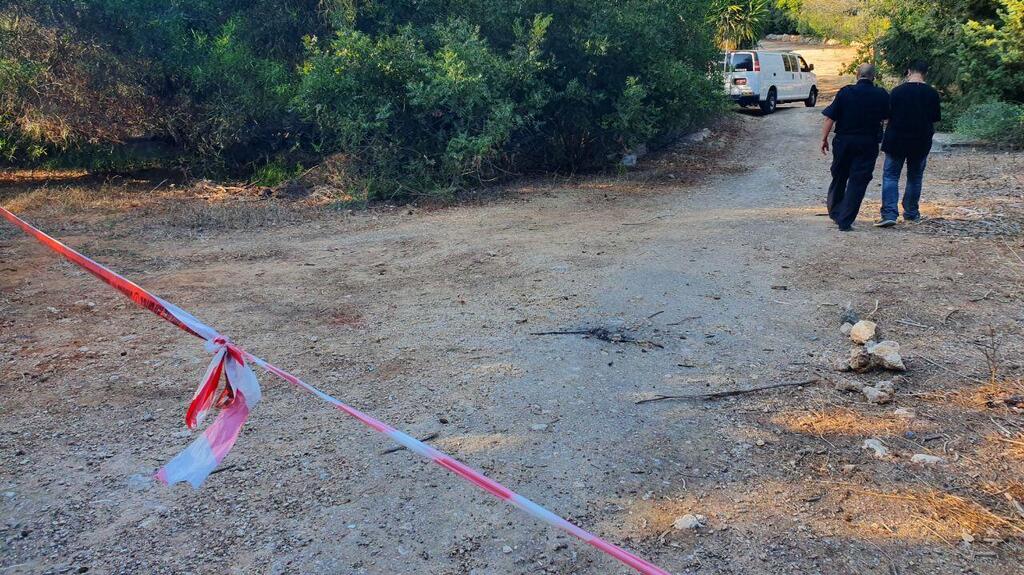 זירת הרצח. "כבר שם הגרסה של האב המאמץ לא התיישבה עם הממצאים" (צילום: אלכס גמבורג) רצח במודיעין: המשטרה עצרה גבר בחשד שירה למוות בבנו מאומץ