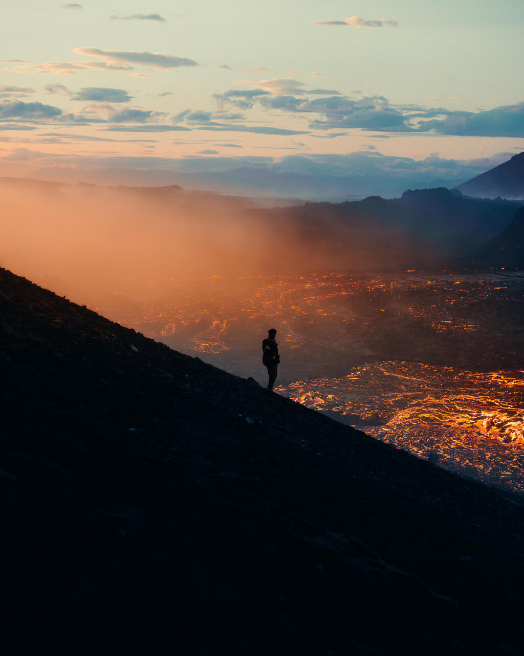 Israeli photographer captures Iceland volcano eruption