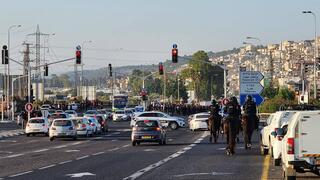 תושבי פוריידיס חוסמים את כביש 4 במחאה על האלימות בחברה הערבית