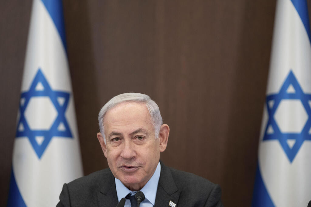 נתניהו. הצהיר רגע לפני המפגש, בנאום בארץ: "הברית עם ארה"ב חשובה, אבל האחריות העליונה על הממשלה" (צילום: AP Photo/Ohad Zwigenberg, Pool) ישיבת ממשלה