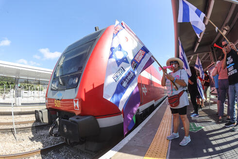 איוולת: התחבורה הציבורית פועלת בשבת, אבל בהיחבא