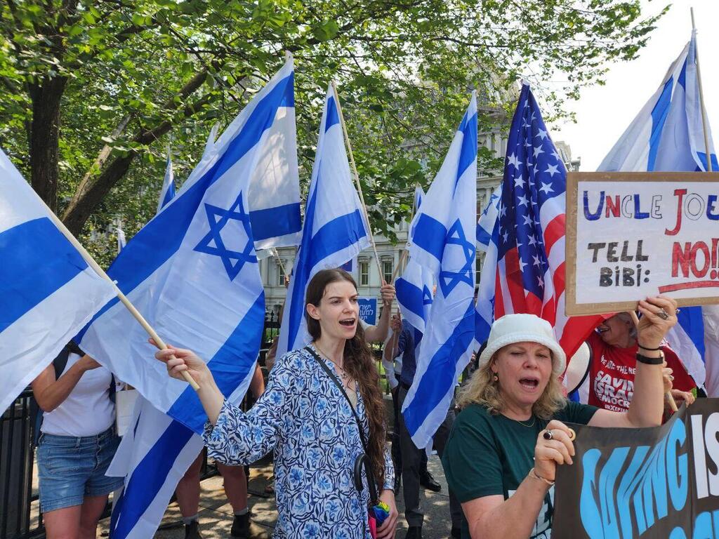 צילום: UnXeptable מפגינים מחוץ לבית הלבן עם הגעתו של הרצוג