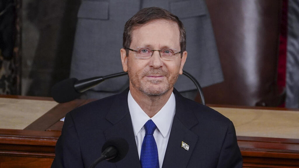 הטיל אחריות על נתניהו. הרצוג (צילום: EPA /WILL OLIVER) יצחק הרצוג