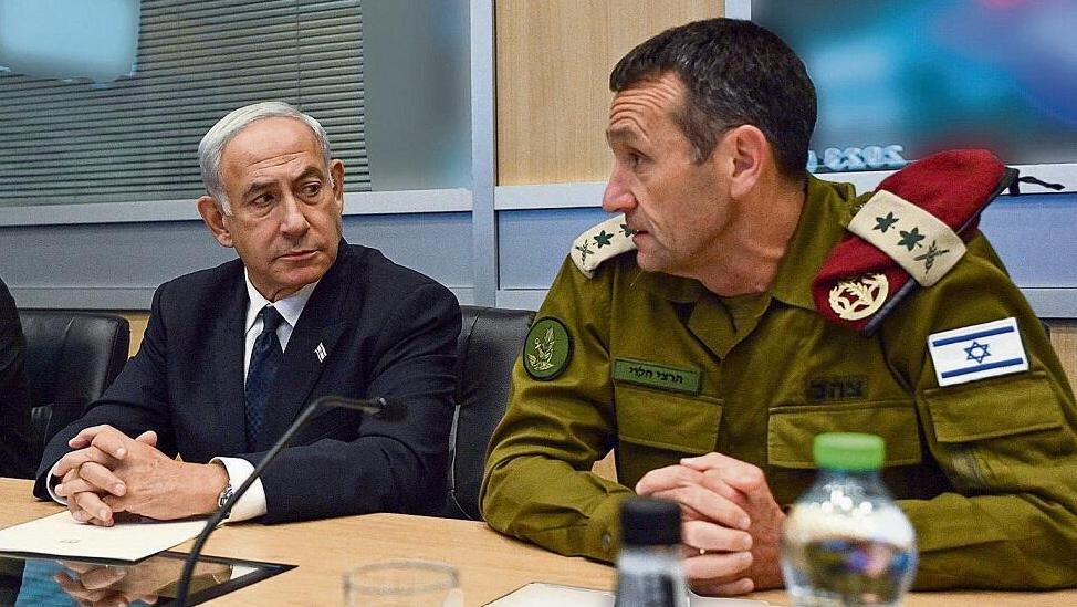 הרמטכ"ל ונתניהו דנו בכשירות צה"ל, המילואימניקים כבר לא "סרבנים"? (צילום: קובי גדעון, לע"מ) הרמטכ"ל הרצי הלוי, רה"מ בנימין נתניהו ושר הביטחון יואב גלנט