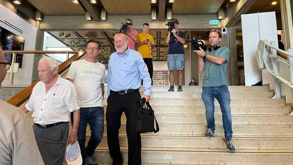 מנדלבליט מגיע לכנס (צילום: יעל צ'כנובר) אביחי מנדלבליט הגיע לכנס החירום של לשכת עורכי הדין