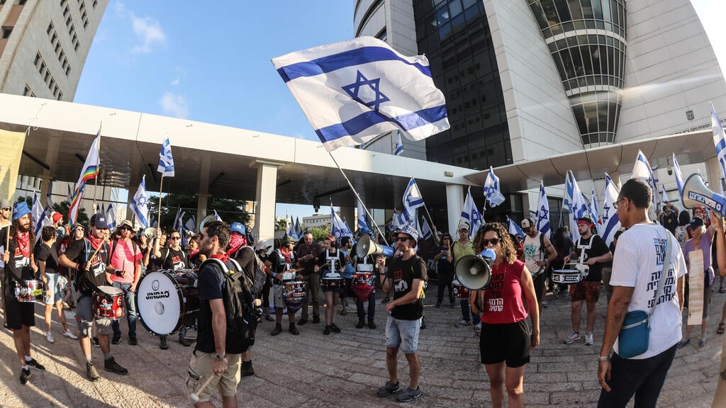 הפגנה נגד המהפכה המשפטית בחיפה