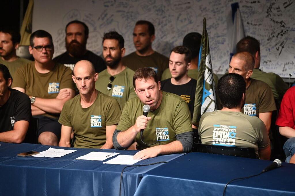 מסיבת עיתונאים של אחים לנשק