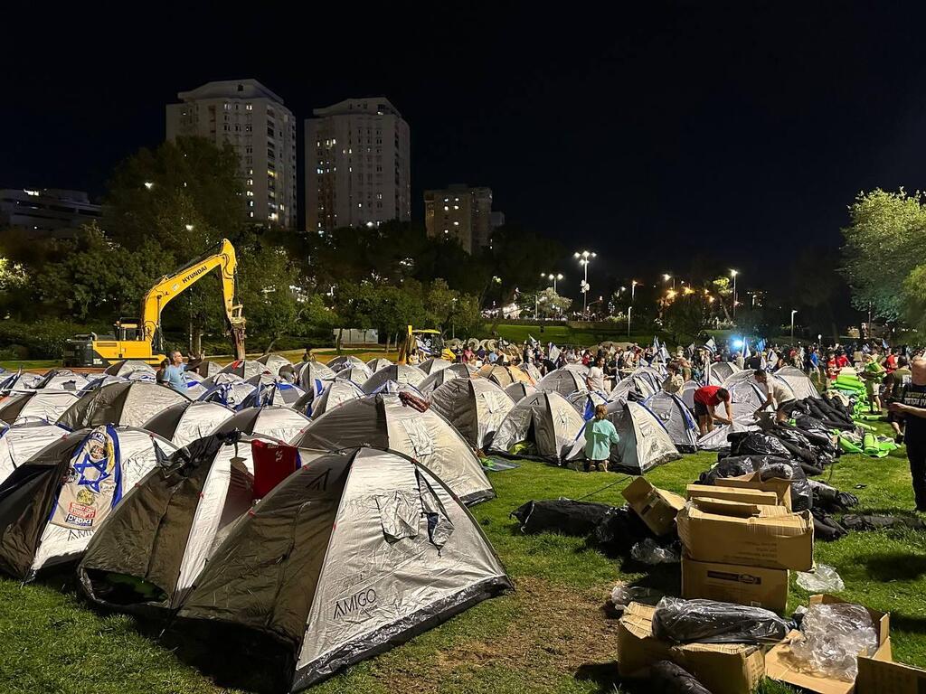 אוהלים בגן סאקר, ירושלים (צילום: לירן תמרי) המחאה נגד ההפיכה המשפטית בגן סאקר, ירושלים