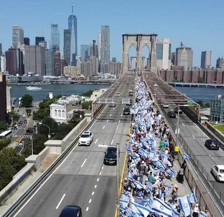 מחאה לאורך גשר ברוקלין נגה המהפכה המשפטית