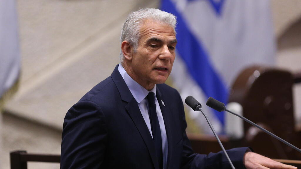 "לוין יעשה הכל כדי לא לכנס את הוועדה לבחירת שופטים". לפיד (צילום: אלכס קולומויסקי) מליאת הכנסת