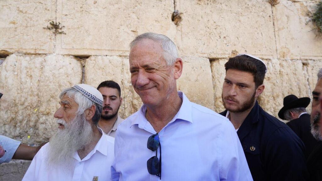 גנץ בכותל, הבוקר (צילום: שלו שלום) בני גנץ