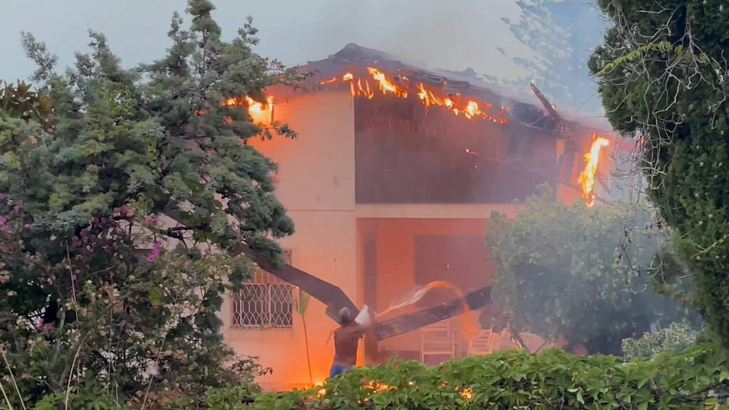 גם איטליה בוערת (צילום: Giovanni ISOLINO / AFP) שריפות באיטליה