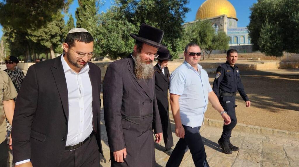 "המקום הכי קדוש לעם ישראל". השר וסרלאוף בהר הבית (צילום: מנהלת הר הבית) שר הנב, הגליל והחוסן הלאומי יצחק וסרלאוף מבקר בהר הבית לרגל צום תשעה באב