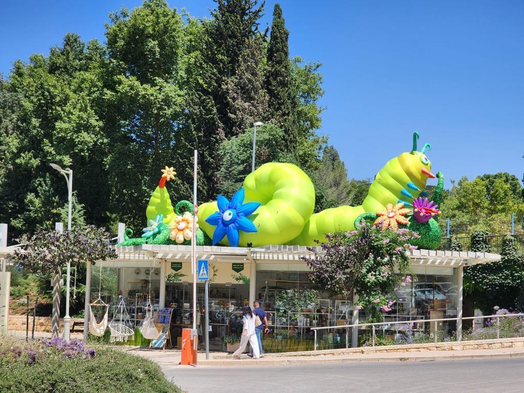 "מפלצמחים" - שילוב שבין מפלצות וצמחים (מתוך תערוכת ה'בוטניפלצת') לקידום מסחרי - הגן הבוטני