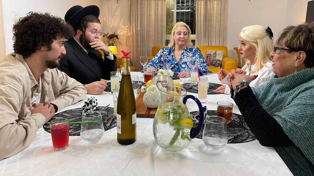 מתוך "בואו לאכול איתי" (צילום: באדיבות כאן) מתוך "בואו לאכול איתי"