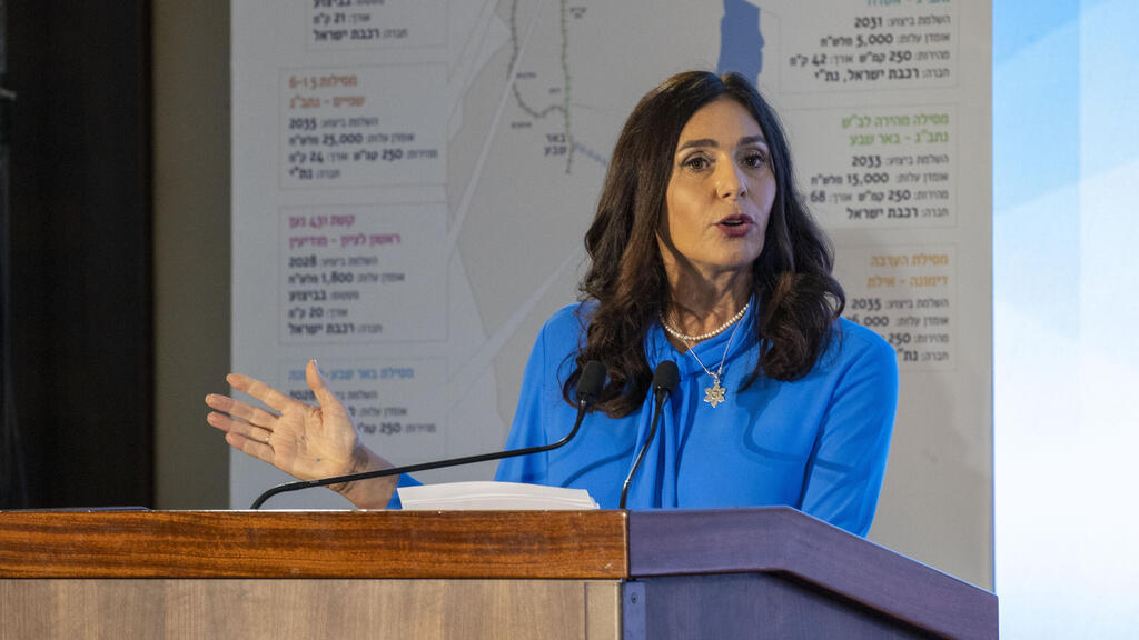 אינטרסים פוליטיים לפני טובת הציבור? שרת התחבורה מירי רגב (צילום: עמית שאבי) מירי רגב מסיבת עיתונאים