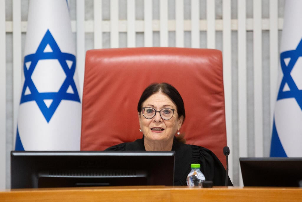 נשיאת העליון חיות. סברה שביטול עילת הסבירות עלול להוביל "למחיקת פרקים נרחבים בענפי המשפט הישראלי" (צילום: אלכס קולומויסקי ) דיון בחוק טבריה בבית המשפט העליון