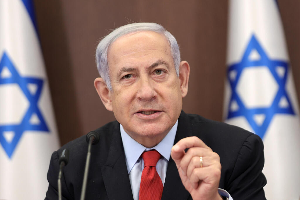 נתניהו. שוב לא מבטיח לכבד את פסיקת בג"ץ (צילום: EPA/ABIR SULTAN ) ישיבת ממשלה
