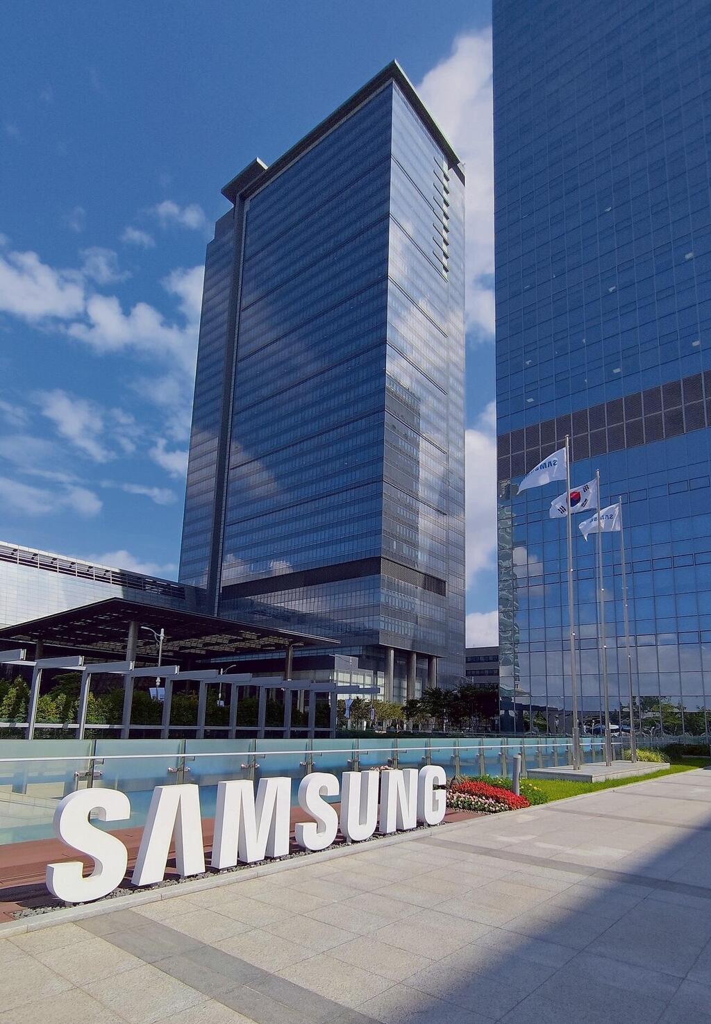 Here's what the Samsung flagship store in Seoul is like