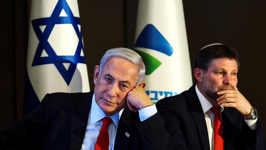 בצלאל סמוטריץ' ובנימין נתניהו \ (צילום: רויטרס/Ronen Zvulun) בנימין נתניהו ובצלאל סמוטריץ' במסיבת עיתונאים