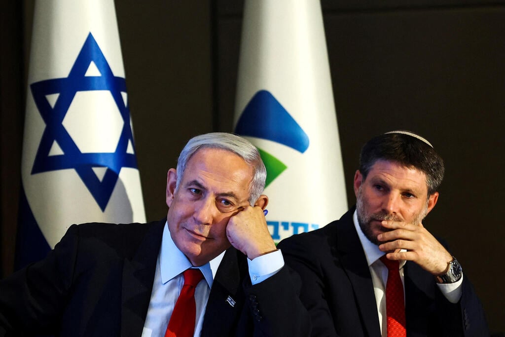 Prime Minister Benjamin Netanyahu and Finance Minister Bezalel Smotrich (Photo: Reuters/Ronen Zvulun) בנימין נתניהו ובצלאל סמוטריץ' במסיבת עיתונאים