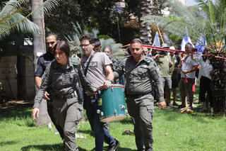 הפגנת תמיכה בנער אמיתי עבודי שהוזמן לחקירה בפעם השלישית