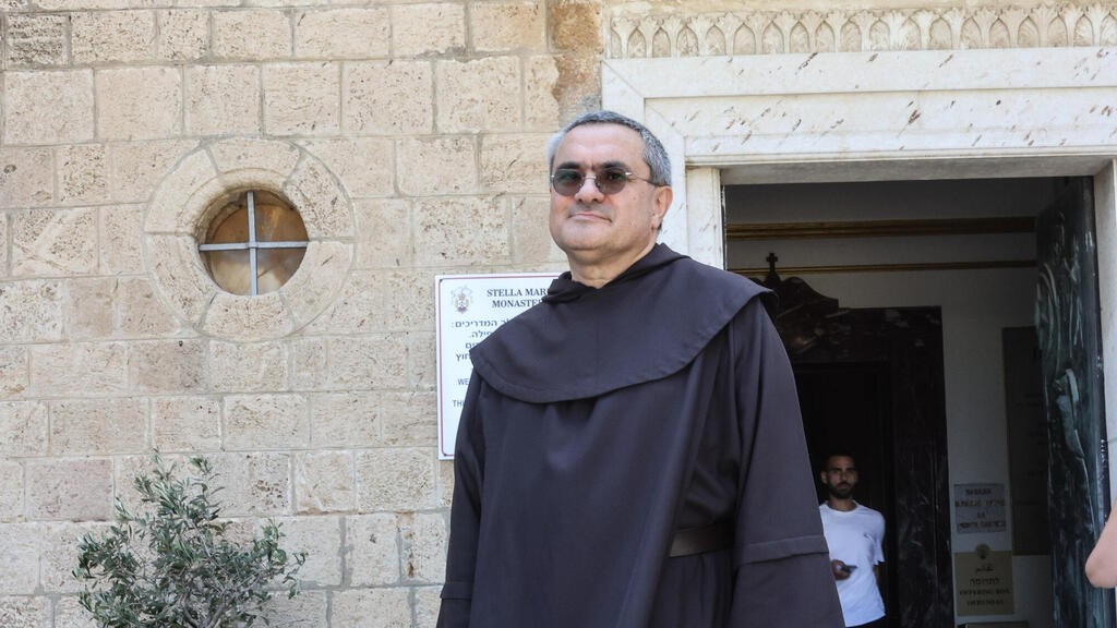 "אנחנו לא חוששים ולא מפחדים". אב המנזר ג'אן גוזף ברגרה (צילום : גיל נחושתן ) מנזר סטלה מאריס בחיפה