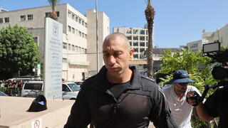  מפקד יס"מ יאיר חנונה בהגעתו לחקירה במח"ש