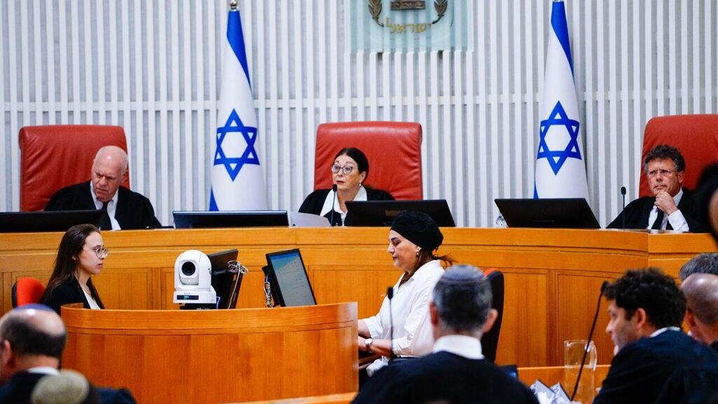 שופטי בית המשפט העליון, ארכיון (צילום: שלו שלום) בית המשפט העליון - דיון על פסילת חוק הנבצרות