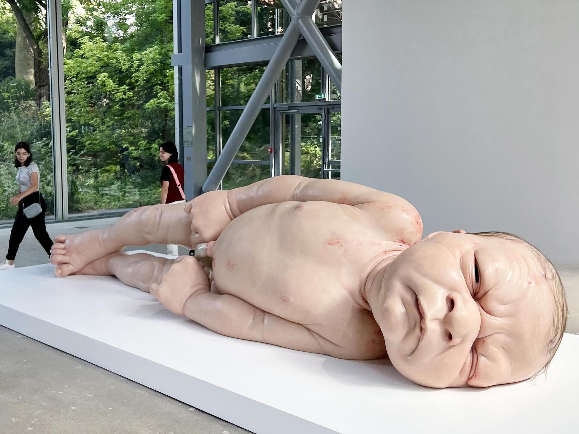 fondationcartier - Ron Mueck (צילום: גבי זלצמן) fondationcartier - Ron Mueck