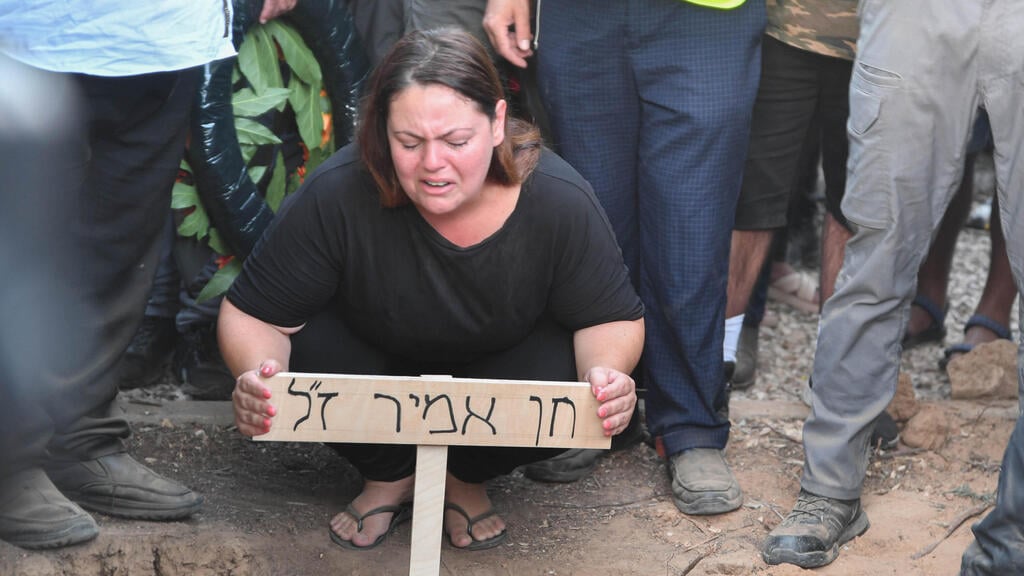 צילום: חיים הורנשטיין הלוויתו של חן אמיר שנהרג בפיגוע בתל אביב