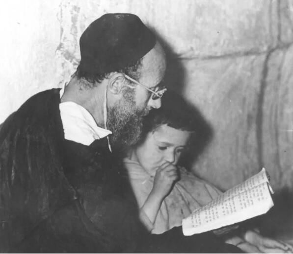 Reading the Torah, Morocco 1955 