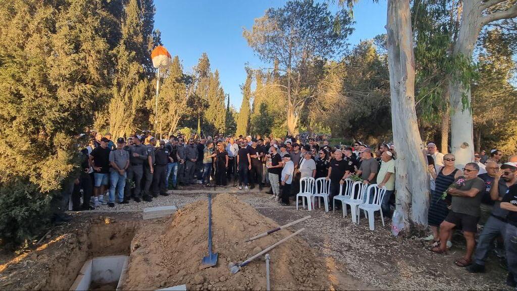 הלווייתו של חן אמיר הלוויתו של חן אמיר שנהרג בפיגוע בנחלת בנימין בתל אביב