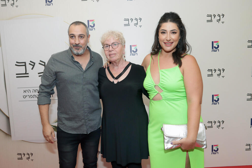 אפשר לעשות הקרנה ביתית, אבל לא בבית שלנו. כוכבי הסדרה "יניב" (צילום: ענת מוסברג ) פרימיירה יניב