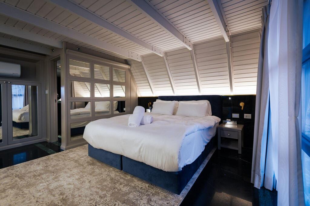 Panda Hotel 