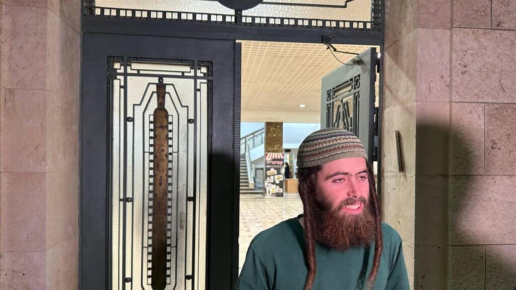 ירד לאחר שחרורו ממעצר (צילום: לירן תמרי) אלישע ירד משתחרר ממעצר
