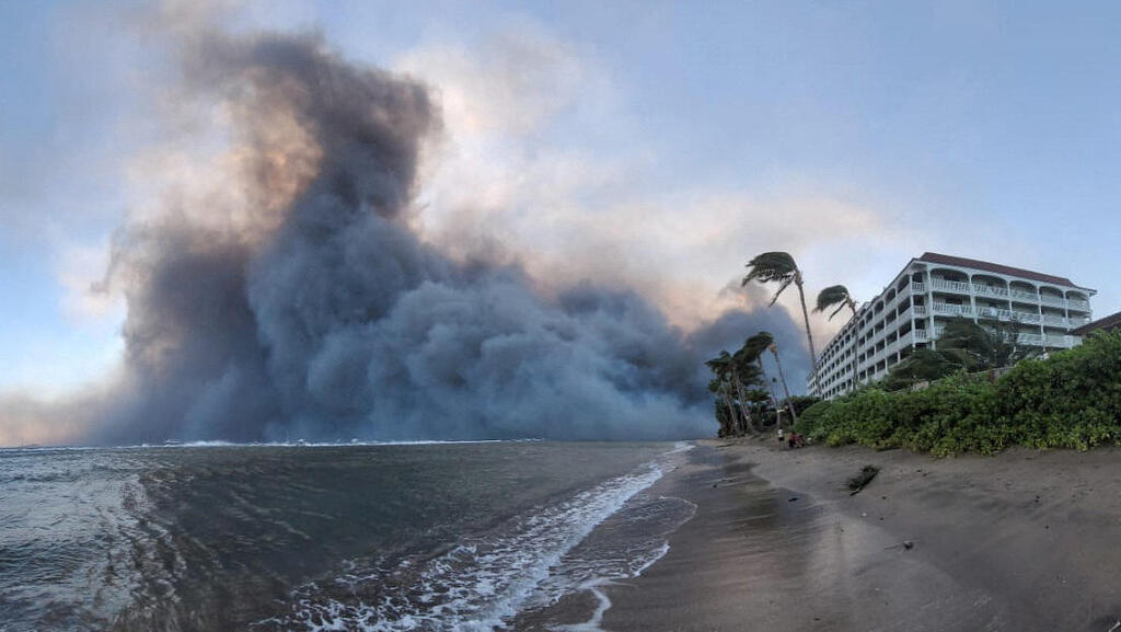 Hawaii wildfires kill 36 as 'apocalypse' hits resort city