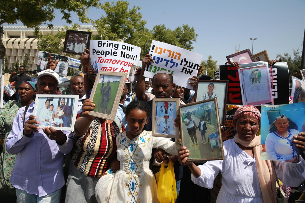 Demonstrasi untuk membangkitkan semua orang Yahudi Ethiopia dari Gondar, di depan kantor Perdana Menteri
