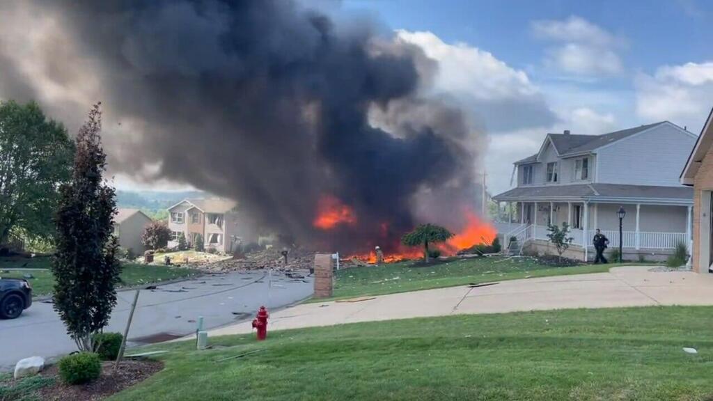 Explosion dans une caserne de pompiers à Plum, Pennsylvanie, États-Unis