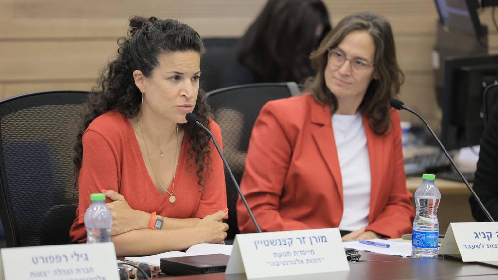 "הליכוד בת ערובה של מפלגות קיצוניות". זר קצנשטיין (צילום: עוז שכטר) מורן זר בכינוס חירום בנושא הדרת נשים בכנסת