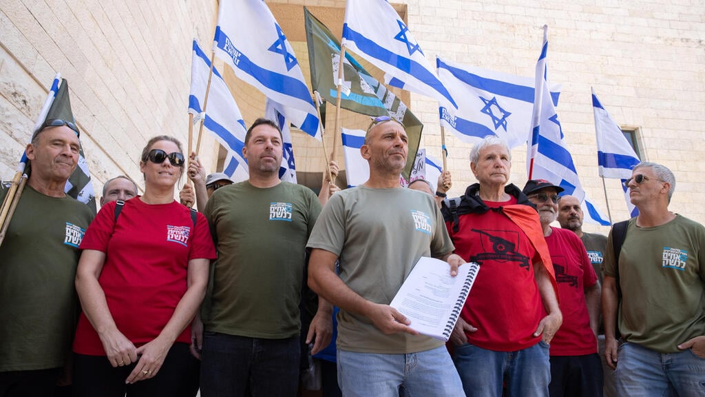 הגשת עתירה לבית המשפט העליון נגד אי אכיפת חוק הגיוס לחרדים