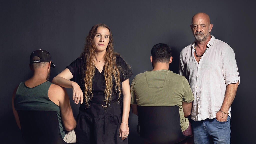 רובי שמש, בוגר המחזור הראשון שמנחה כיום קבוצות, נועם, שירה אשכנזי ויפתח. מיישמים את מושג "המטפל הפצוע" (צילום: טל שחר) .