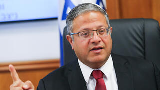  איתמר בן גביר וניצב יורם סופר בפתח הישיבה הראשונה של התוכנית מסלול ירוק - למיגור הפשיעה במגזר הערבי