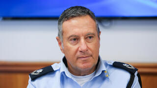 איתמר בן גביר וניצב יורם סופר בפתח הישיבה הראשונה של התוכנית מסלול ירוק - למיגור הפשיעה במגזר הערבי איתמר בן גביר וניצב יורם סופר בפתח הישיבה הראשונה של התוכנית מסלול ירוק - למיגור הפשיעה במגזר הערבי