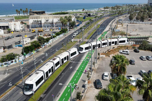לתיכוניסטים חשוב הדיוק, הפנסיונרים מגלים את הרכבת הקלה