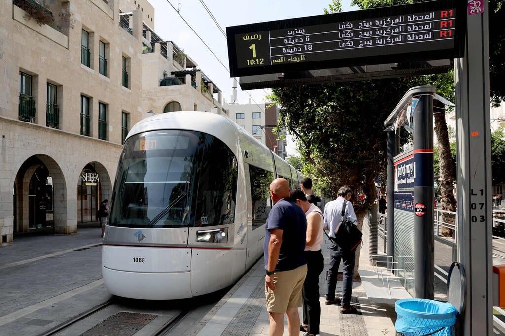 צילום: JACK GUEZ / AFP הרכבת הקלה בתל אביב