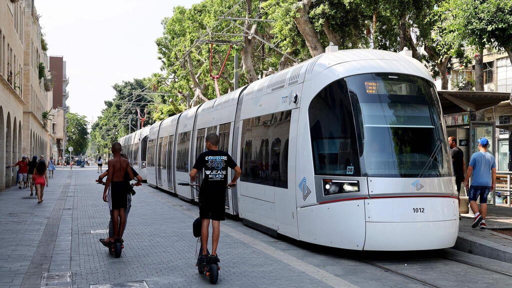 הרכבת הקלה בתל אביב (צילום: JACK GUEZ / AFP) הרכבת הקלה בתל אביב