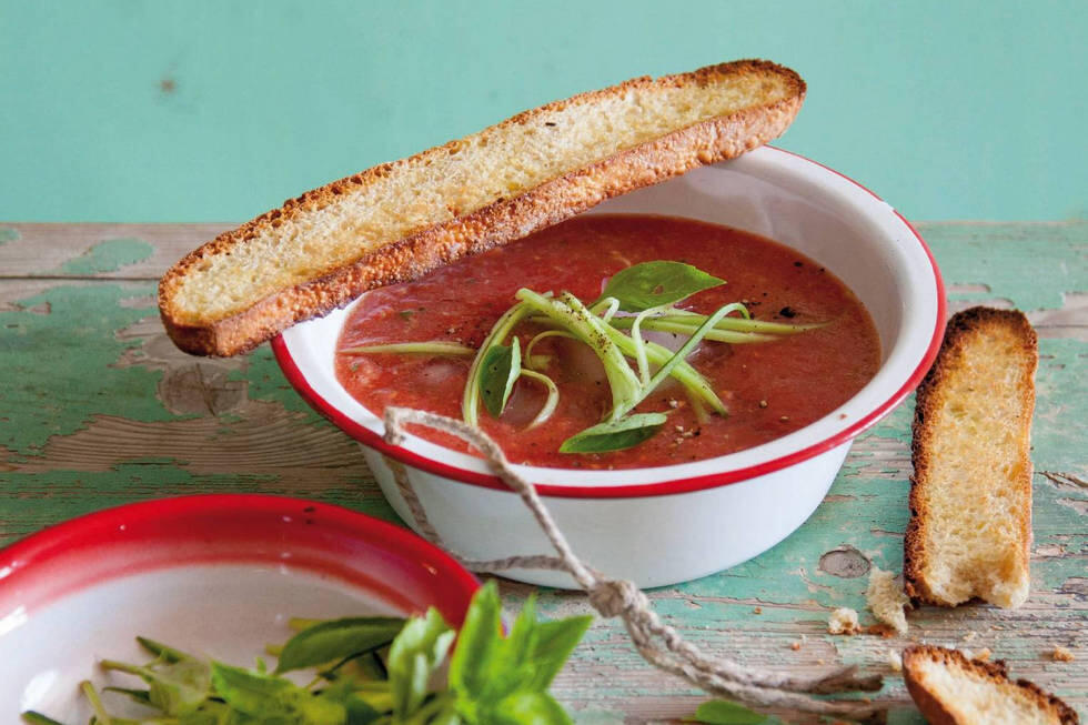 Simple and refreshing Cold gazpacho soup